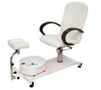 Astra pedicure chair: Equipped with foot bath and footrest Astra pedicure chair: Equipped with foot bath and footrest